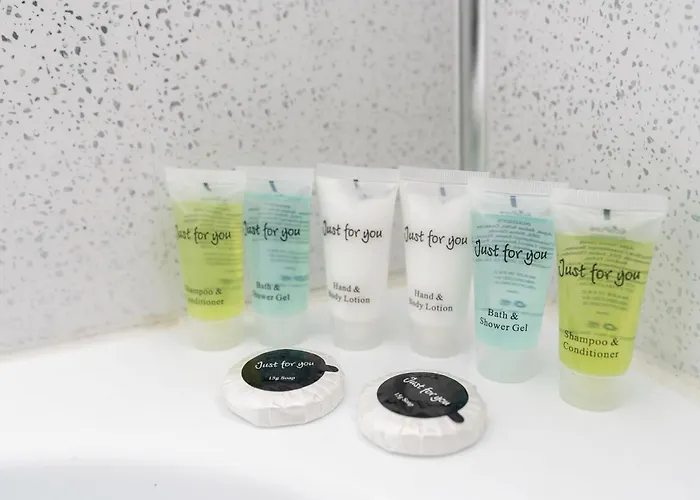 Chic 3 Bedroom With Balcony & Free Parking * リーズ