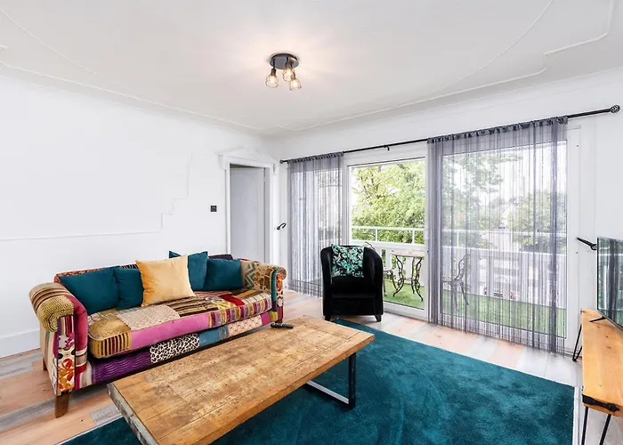 Chic 3 Bedroom With Balcony & Free Parking リーズ