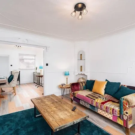 Apartment Chic 3 Bedroom With Balcony & Free Parking