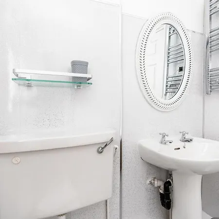 Chic 3 Bedroom With Balcony & Free Parking * Leeds (West Yorkshire)