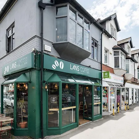 Chic 3 Bedroom With Balcony & Free Parking * Leeds (West Yorkshire)