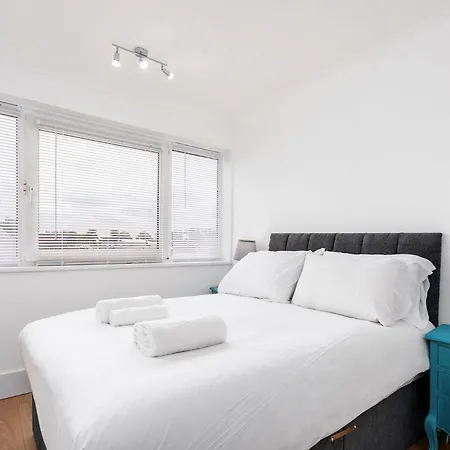 Appartement Chic 3 Bedroom With Balcony & Free Parking *