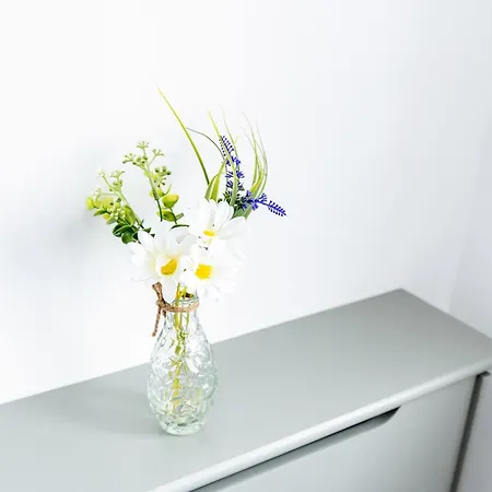 Chic 3 Bedroom With Balcony & Free Parking