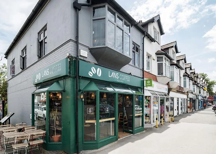 Chic 3 Bedroom With Balcony & Free Parking * Leeds (West Yorkshire)