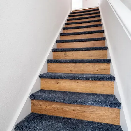 Chic 3 Bedroom With Balcony & Free Parking Leeds (West Yorkshire)