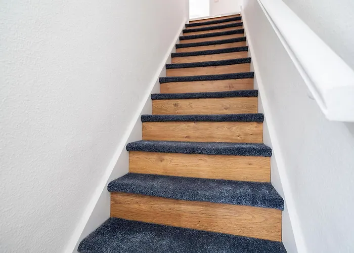 Chic 3 Bedroom With Balcony & Free Parking Leeds (West Yorkshire)